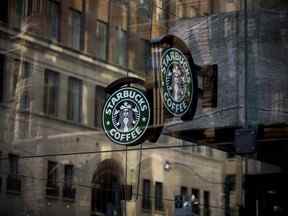 Un magasin Starbucks Corp. à Toronto.