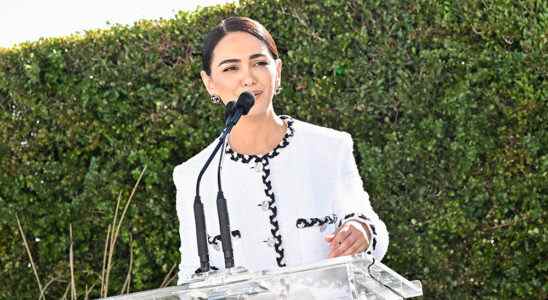 Nazanin Boniadi, star de "Rings of Power", appelle Hollywood à "mettre en lumière l'injustice" en Iran avec un discours puissant que les plus populaires doivent lire