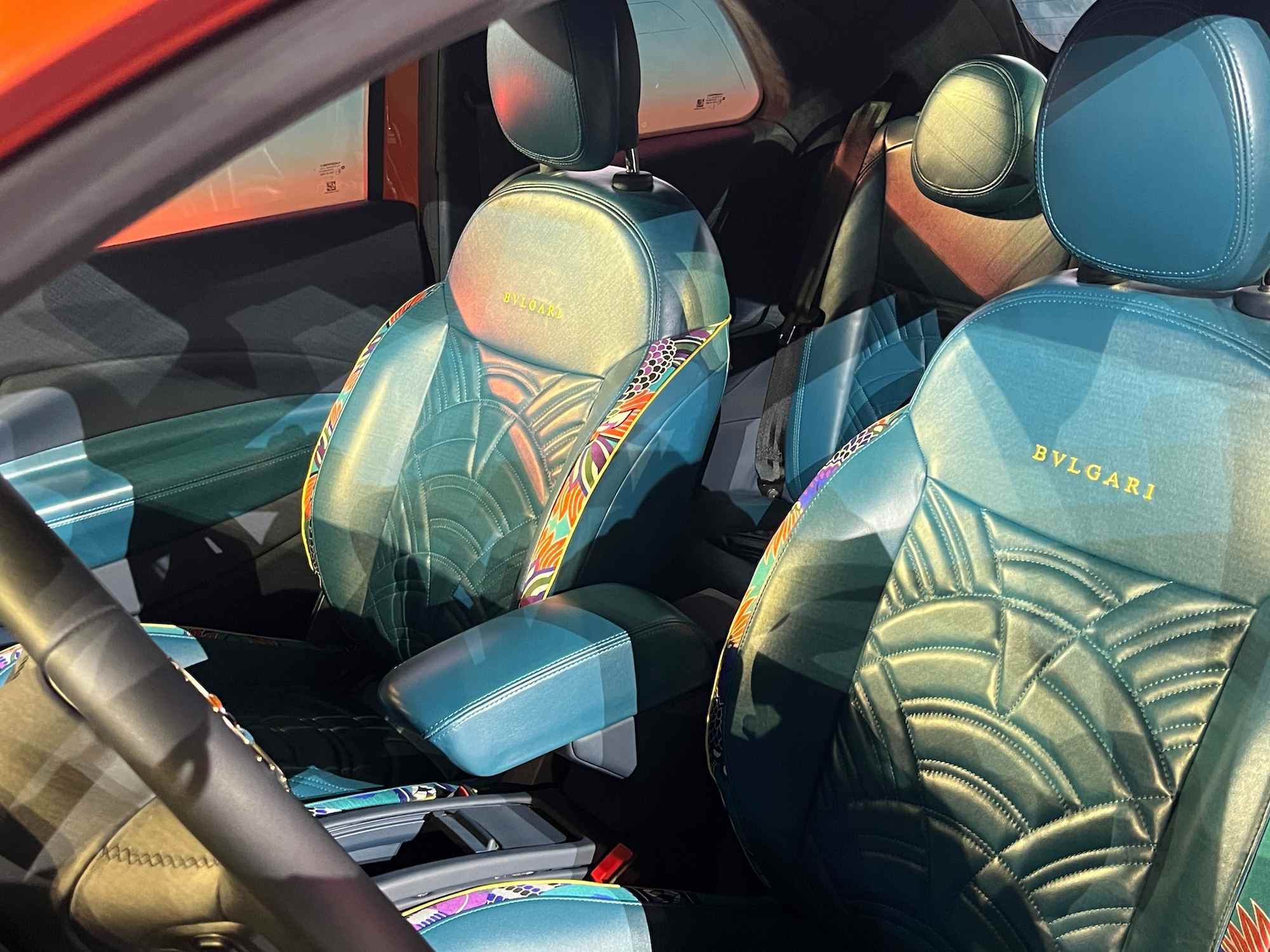 Fiat 500e tout électrique sièges dorés Salon de l'auto de Los Angeles 2022