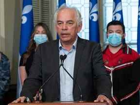 Ghislain Picard, chef de l'Assemblée des Premières Nations Québec-Labrador, a publié une déclaration dénonçant la stérilisation forcée, la qualifiant d'atteinte à l'intégrité physique et psychologique et au droit fondamental des femmes d'avoir des enfants.