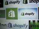 Shopify Inc, qui fournit une infrastructure en ligne aux détaillants dans plus de 175 pays, a déclaré que les ventes avaient atteint un record de 3,36 milliards de dollars, en hausse de 17% par rapport à l'année précédente. 