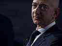 Jeff Bezos, fondateur et PDG d'Amazon.com Inc., est poursuivi par une ancienne femme de ménage.