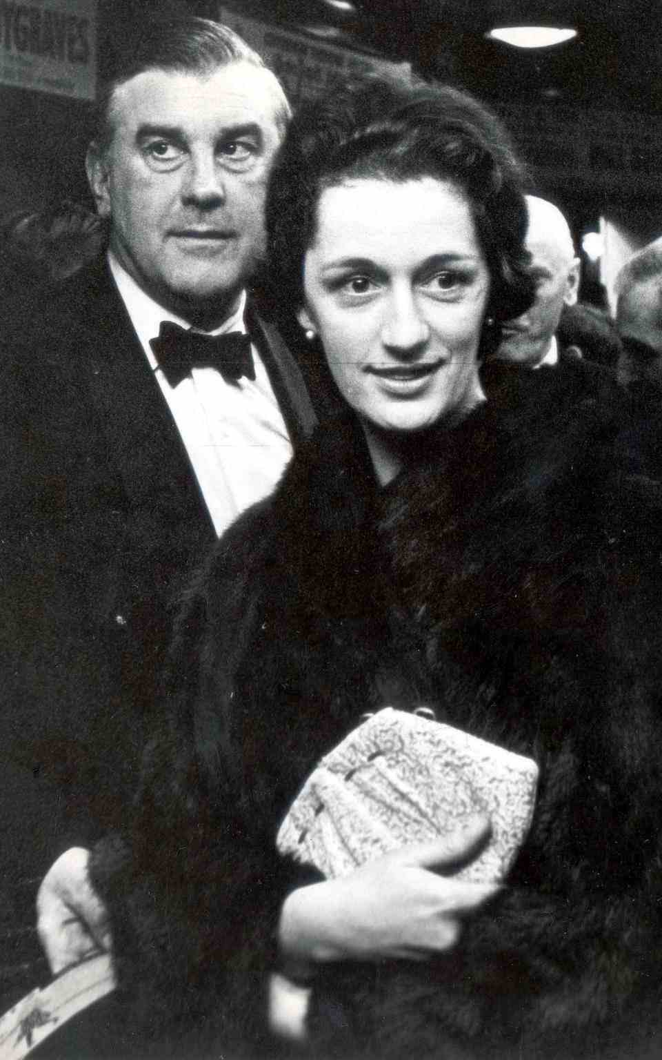 Lady Hussey, photographiée avec son mari Marmaduke en 1966, a rejoint la famille royale en 1960 - Daily Mail/Shutterstock