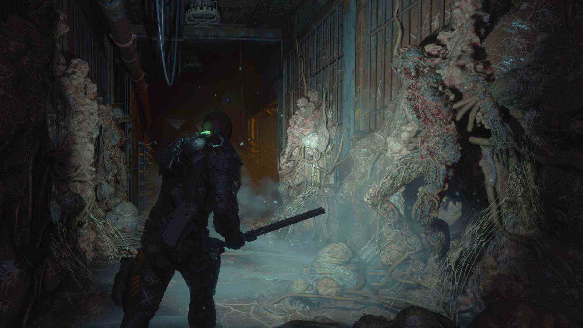 Capture d'écran du protocole Callisto du protagoniste marchant dans le couloir avec une arme de mêlée