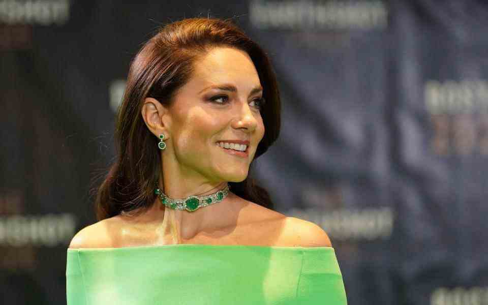 La princesse a associé sa robe verte à des bijoux émeraude, un héritage familial - PA Wire