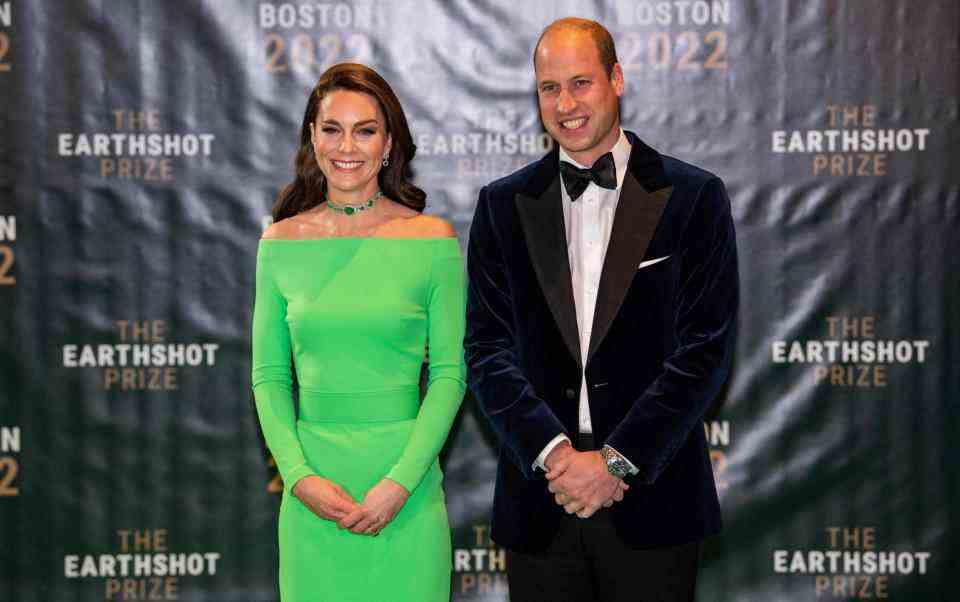 La princesse de Galles portait une robe vert fluo à épaules dénudées d'une valeur de 350 £ - AFP