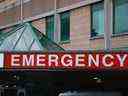 Le panneau d'urgence d'un hôpital de Toronto est photographié le mardi 27 septembre 2022. 