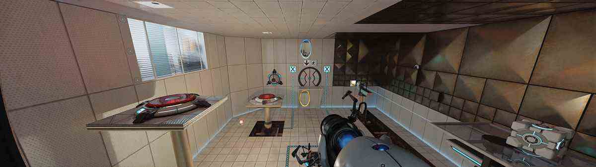 Une salle dans Portal avec sa mise à jour RTX activée.  La lumière se reflète sur une surface ressemblant à de l'onyx vers la droite alors que le joueur regarde le puzzle de la chambre de test d'en haut.