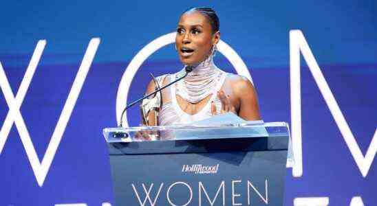 Issa Rae raconte comment la peur personnelle a inspiré son travail en amplifiant les voix sous-représentées au gala Women in Entertainment du Hollywood Reporter