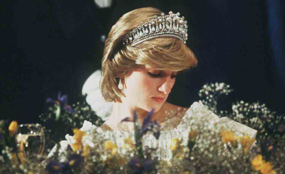 Diana portant le diadème Cambridge Lover's Knot 