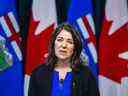 La première ministre Danielle Smith partage les détails du projet de loi sur la souveraineté de l'Alberta le mardi 29 novembre 2022 à Edmonton. 