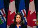 La première ministre de l'Alberta, Danielle Smith, prend la parole lors d'une conférence de presse après le discours du Trône à Edmonton, le mardi 29 novembre 2022. LA PRESSE CANADIENNE/Jason Franson