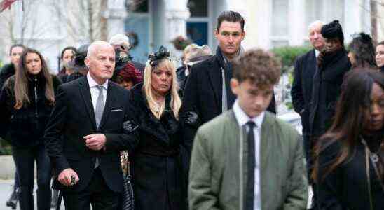 Le producteur d'EastEnders aborde les personnages manquants dans l'épisode funéraire de Dot Branning