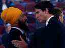 Le premier ministre Justin Trudeau, à droite, et le chef du NPD Jagmeet Singh.