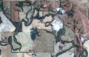 Une image satellite montre un aperçu du déversement de pétrole brut le long de Mill Creek suite à la fuite du pipeline Keystone exploité par TC Energy.