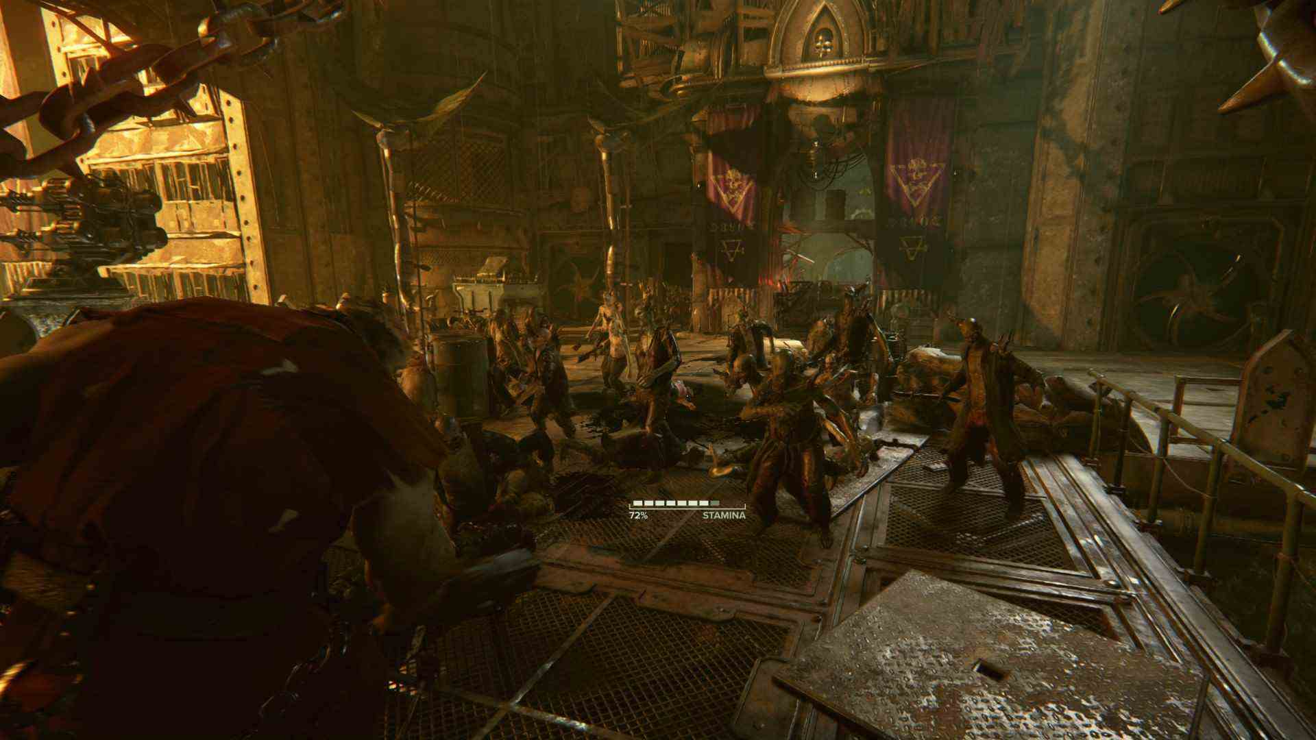 Revue de Warhammer 40k Darktide : Un ogryn se prépare à charger un grand groupe de marcheurs de vérole ennemis à l'extérieur d'une grande forteresse souterraine