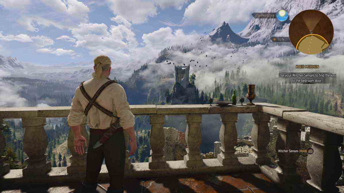 Geralt de Riv regarde les montagnes depuis un balcon à Kaer Morhen, un quartier général de sorceleur, dans The Witcher 3: Wild Hunt sur PS5