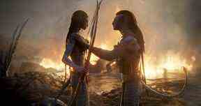 Neytiri (Zoe Saldana) et Jake Sully (Sam Worthington) dans Avatar : la voie de l'eau.