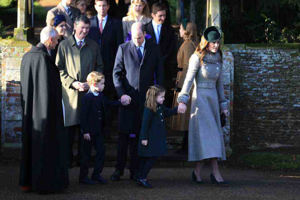 La princesse de Galles avec le prince William et leurs deux enfants aînés, le prince George et la princesse Charlotte à l'église de St Mary Magdalene sur le domaine de Sandringham le 25 décembre 2019 Getty Images)