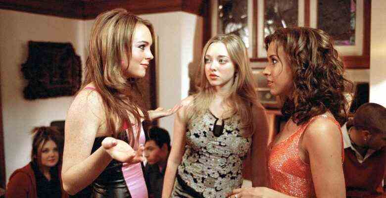 MEAN GIRLS, Lindsay Lohan, Amanda Seyfried, Lacey Chabert, 2004, (c) Paramount/courtesy Everett Collection