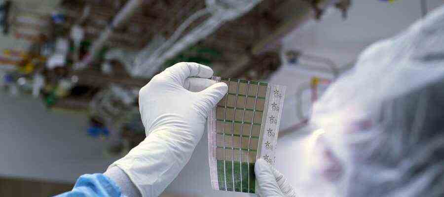 Ces cellules solaires flexibles ultra-minces transforment les tissus en panneaux solaires