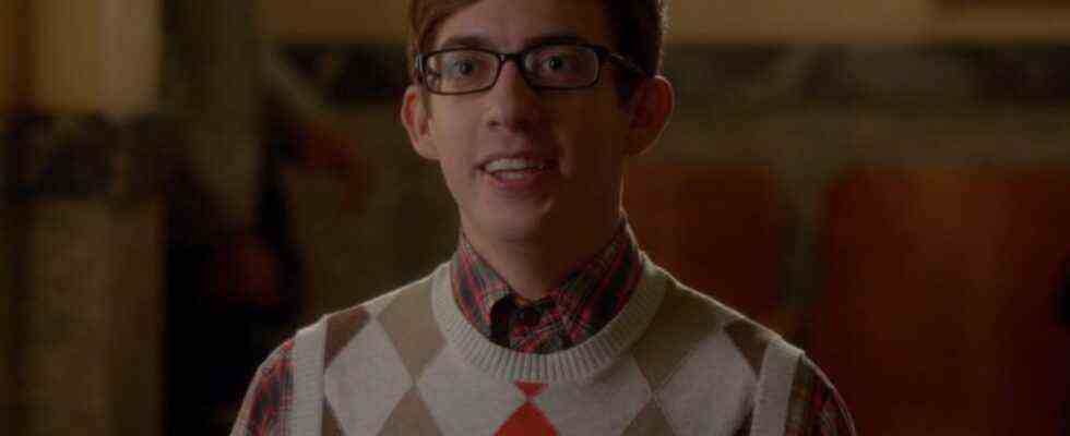 kevin mchale as artie abrams on glee.