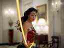 Gal Gadot dans le rôle de Wonder Woman dans l'aventure d'action de Warner Bros. Pictures Wonder Woman 1984.