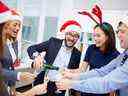 Les employeurs doivent se rappeler qu'ils ont la responsabilité de s'assurer que les employés rentrent chez eux en toute sécurité après une fête de fin d'année sur le lieu de travail.