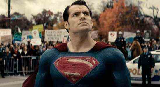James Gunn réagit après avoir été traité de "froid" après le départ d'Henry Cavill en tant que Superman