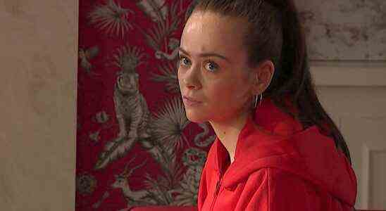 Juliet des Hollyoaks lance une bombe sur Nadira après une alerte au cancer