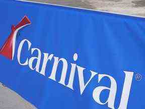 Cette photo d'archive du 29 janvier 2021 montre un panneau Carnival Cruise Line à Port Miami à Miami.