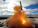 Un missile balistique intercontinental Sarmat est testé par l'armée russe au cosmodrome de Plesetsk dans la région d'Arkhangelsk, en Russie, le 20 avril.