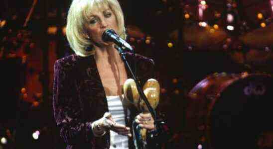 Christine McVie of Fleetwood Mac performs at Shoreline Amphitheatre on October 15, 1997 in Mountain View, California. (Photo by Tim Mosenfelder/Getty Images)