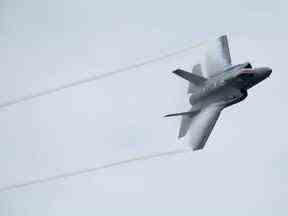 Des sources affirment que le gouvernement fédéral a discrètement donné au MDN l'approbation de dépenser 7 milliards de dollars pour 16 avions de combat F-35 et le matériel connexe.