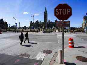 L'intersection de la rue Wellington et de la rue Metcalfe est vue au centre-ville d'Ottawa, le 5 mai 2022. Des députés libéraux siégeant à un comité de la Chambre des communes qui a étudié la sécurité parlementaire après la 