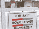 La hausse des taux d'intérêt a refroidi les ventes et les prix de l'habitation autrefois enflammés partout au Canada.