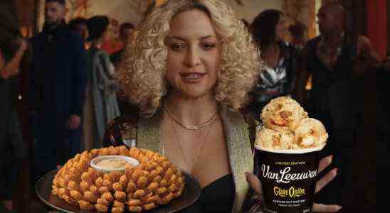 Netflix a faim avec des liens alimentaires avec des oignons en verre pour la crème glacée Van Leeuwen et l'Outback Steakhouse