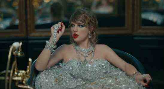 Taylor Swift sitting in a bath of diamonds in the Look What You Made Me Do music video.
