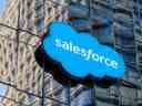 La tour Salesforce.com Inc. se reflète dans un immeuble de bureaux de Saleforce.com Inc. à San Francisco, en Californie.