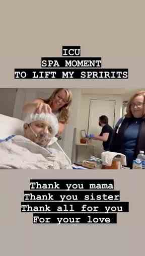 Jeremy Renner a partagé une douce vidéo de sa mère et de sa sœur l'aidant alors qu'il se remet d'un horrible accident de chasse-neige.