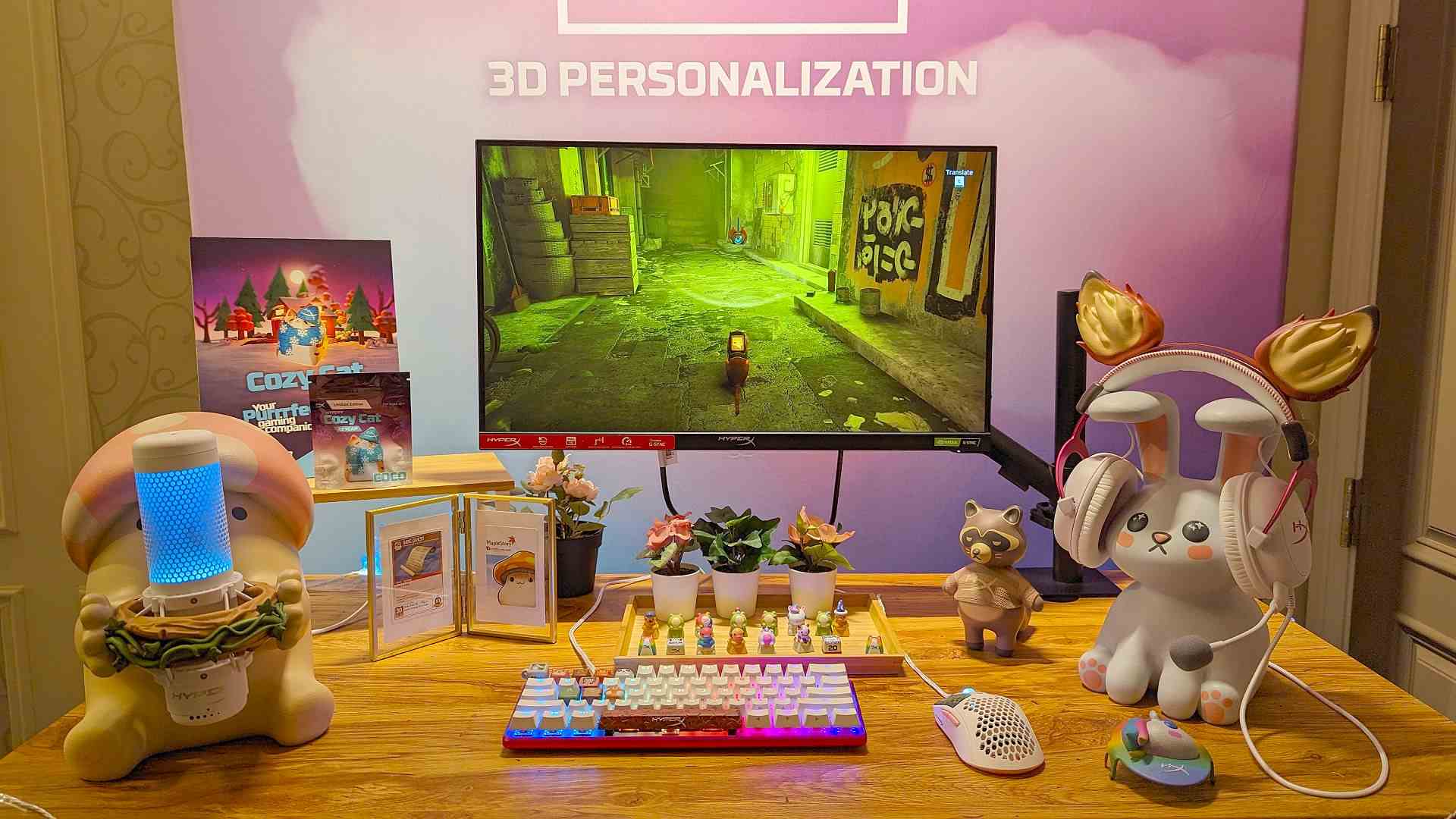 Écran PC de jeu HyperX avec moniteur affichant Stray, support de micro champignon et support de casque lapin