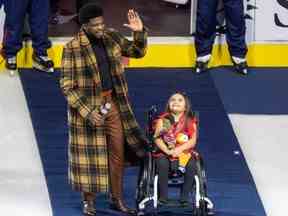 L'ancien Canadien de Montréal PK Subban a amené son ami Mila sur la glace pour un hommage à sa carrière avant le match de la Ligue nationale de hockey contre les Predators de Nashville à Montréal le jeudi 12 janvier 2023.