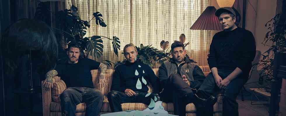 Fall Out Boy signe avec Fueled by Ramen-Elektra et annonce un nouvel album "So Much (for) Stardust"