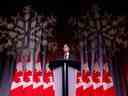 Le premier ministre Justin Trudeau prend la parole lors de la fête des Fêtes du caucus national libéral à Ottawa.