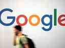 La société mère de Google, Alphabet Inc., a déclaré qu'elle supprimerait environ 12 000 emplois, soit plus de 6 % de sa main-d'œuvre mondiale.
