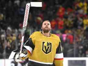 BUSTED: Le gardien de but des Golden Knights de Vegas, Robin Lehner, patine avant un match de hockey de la LNH contre les Sénateurs d'Ottawa, le 6 mars 2022, à Las Vegas.