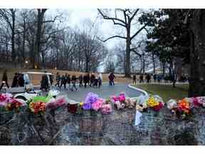 Les fans de musique assistent à un mémorial public pour la chanteuse Lisa Marie Presley, la fille unique du 