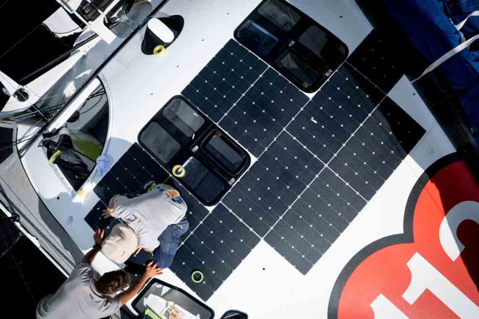 Les panneaux solaires semblent être une bien meilleure idée qu'un générateur diesel si l'idée est de réduire les émissions de carbone. 