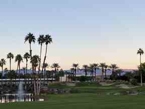 Le dernier trou du parcours Celebrity d'Indian Wells Golf Resort ressemble à une carte postale du paradis du golf.
