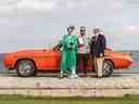 Timothy Schell (au milieu) a remporté le prix du choix du juge en chef 2022 au salon automobile Cobble Beach Concours d'Elegance dans la baie Georgienne pour sa Chevrolet Yenko Camaro rouge de 1969.  (Facebook)